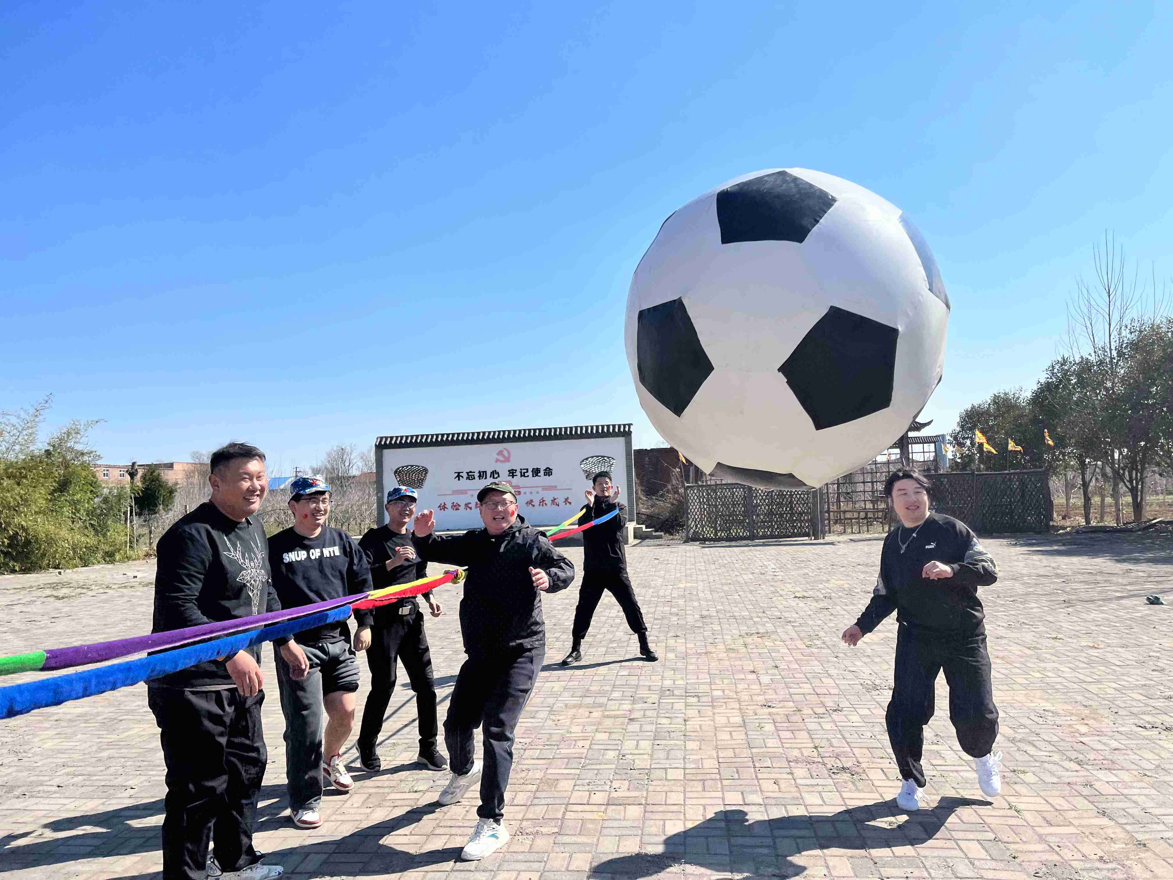 一路同行感恩有你 凝心聚力共筑未來(圖2) 一路同行感恩有你 凝心聚力共筑未來(圖2)